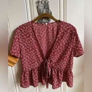 Women’s SHEIN Tie Top size medium in Red Floral